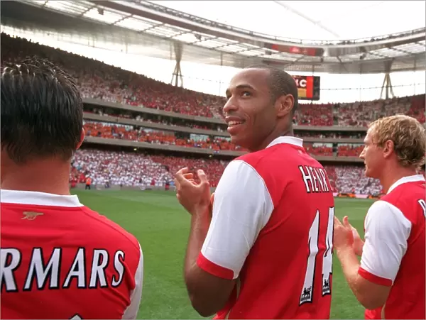 Thierry Henry (Arsenal) line up with the Legends
