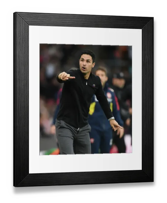 Framed Print : Mikel Arteta Leads Arsenal Against Southampton in Premier League Clash