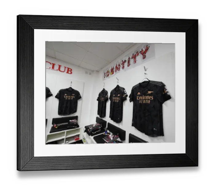 Framed Print : Arsenal's United Front: Pre-Match Huddle Against Southampton, Premier League 2022-23