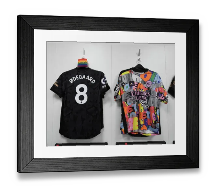 Framed Print : Arsenal's Pre-Match Preparations: Southampton vs Arsenal, Premier League 2022-23