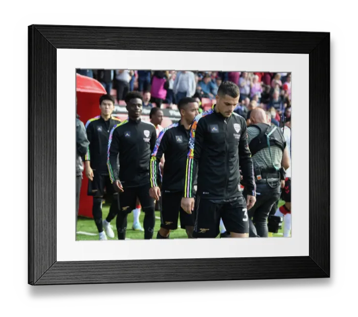 Framed Print : Arsenal's Saka and Jesus Prepare for Southampton Clash in Premier League (2022-23) Framed Print : Arsenal's Saka and Jesus Prepare for Southampton Clash in Premier League (2022-23)