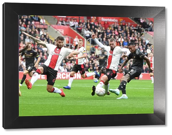 Gabriel Jesus vs. Lyanco: Battle at St. Mary's - Southampton vs. Arsenal, Premier League 2022-23