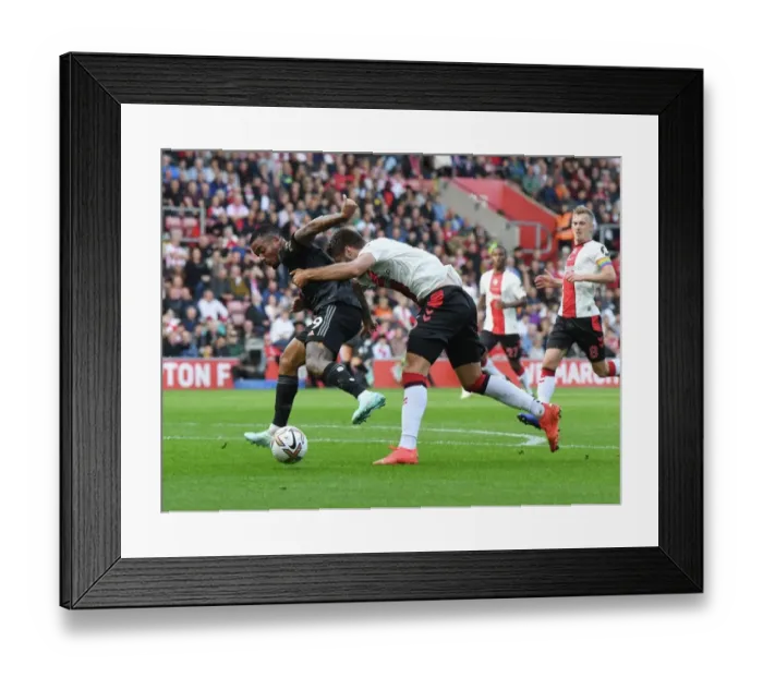 Framed Print : Clash at St. Mary's: Arsenal's Gabriel Jesus Faces Off Against Southampton's Duje Caleta-Car Framed Print : Clash at St. Mary's: Arsenal's Gabriel Jesus Faces Off Against Southampton's Duje Caleta-Car