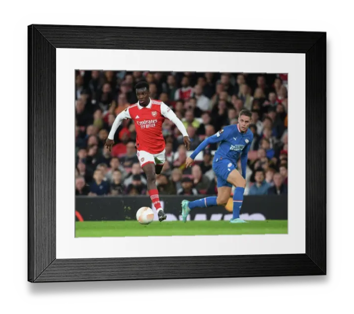 Framed Print : Arsenal's Eddie Nketiah Outmaneuvers PSV's Joey Veerman in Europa League Clash Framed Print : Arsenal's Eddie Nketiah Outmaneuvers PSV's Joey Veerman in Europa League Clash