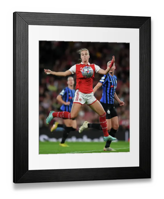 Framed Print : Vivianne Miedema in Action: Arsenal Women vs FC Zurich, UEFA Women's Champions League at Emirates Stadium