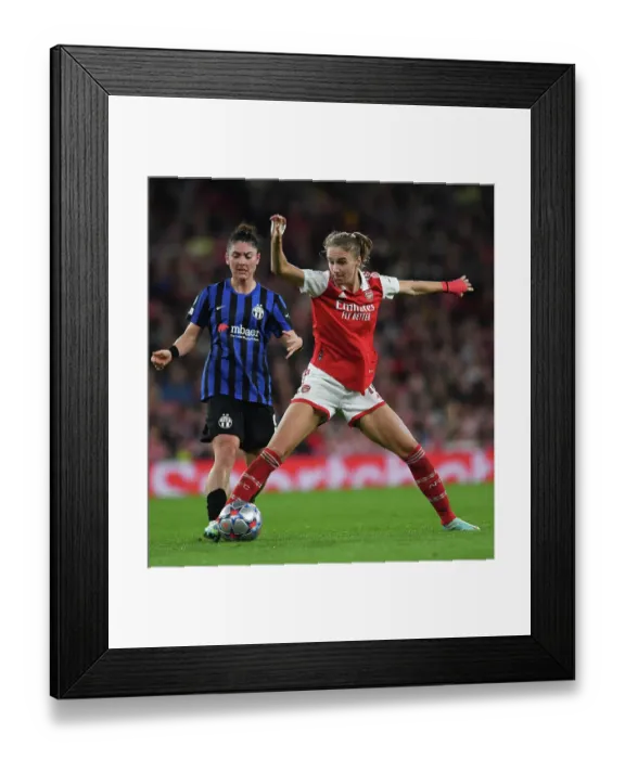 Framed Print : Vivianne Miedema in Action: Arsenal Women's Champions League Victory over FC Zurich