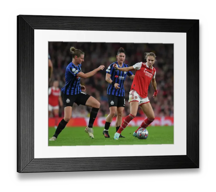 Framed Print : Battle of Group C: Vivianne Miedema vs. FC Zurich - Arsenal Women's Champions League Clash Framed Print : Battle of Group C: Vivianne Miedema vs. FC Zurich - Arsenal Women's Champions League Clash