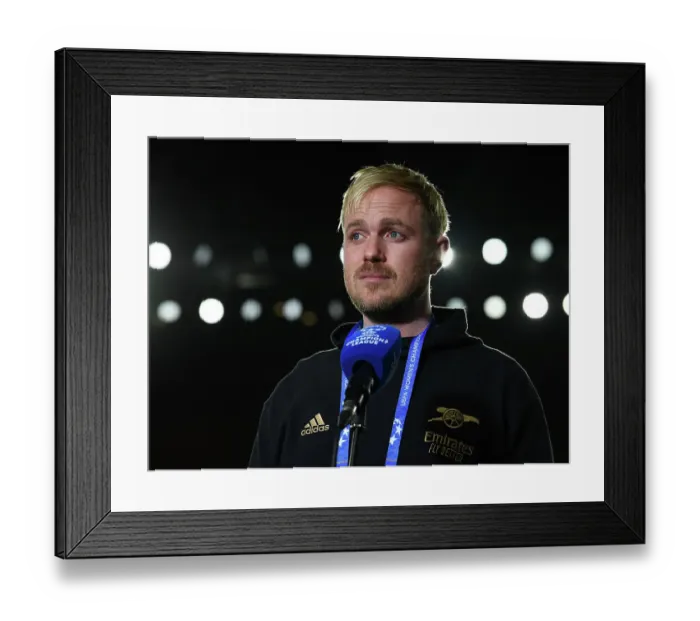 Framed Print : Arsenal Women: Pre-Match Focus in the Emirates Changing Room - Arsenal FC vs FC Zurich, UEFA Women's Champions League, 2022-23