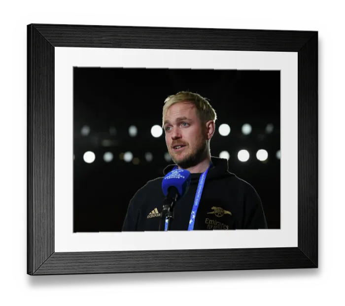 Framed Print : Arsenal Women: Pre-Match Focus in the Emirates Changing Room - UEFA Women's Champions League 2022-23 Framed Print : Arsenal Women: Pre-Match Focus in the Emirates Changing Room - UEFA Women's Champions League 2022-23