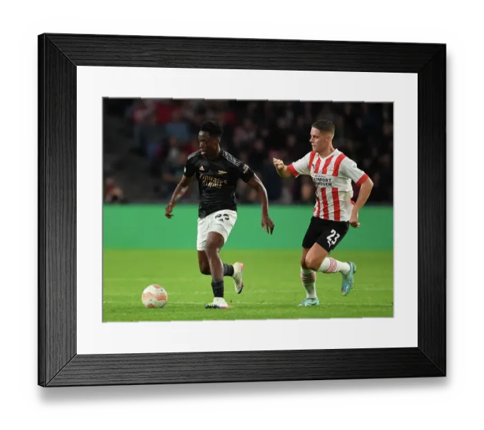 Framed Print : Arsenal's Sambi Outmaneuvers PSV's Veerman in Europa League Clash