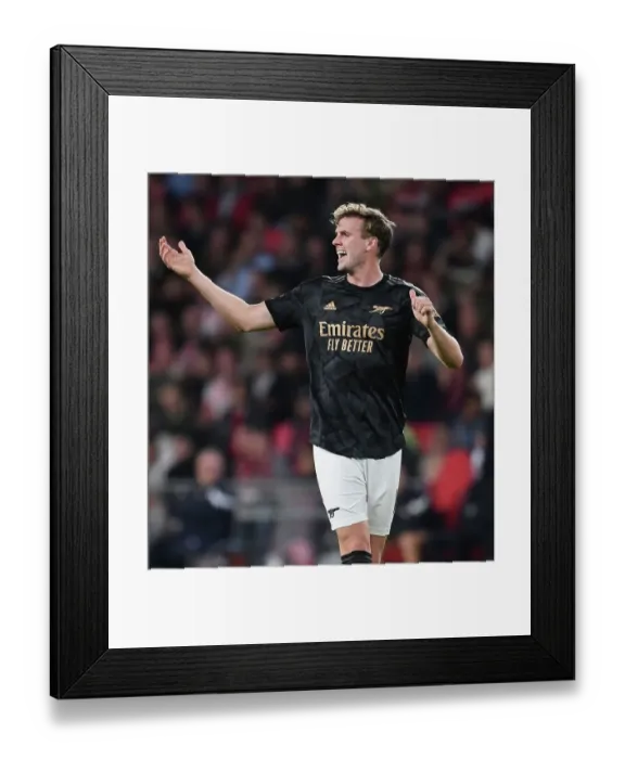 Framed Print : Rob Holding in Action: Arsenal vs. PSV Eindhoven, UEFA Europa League (2022-23)