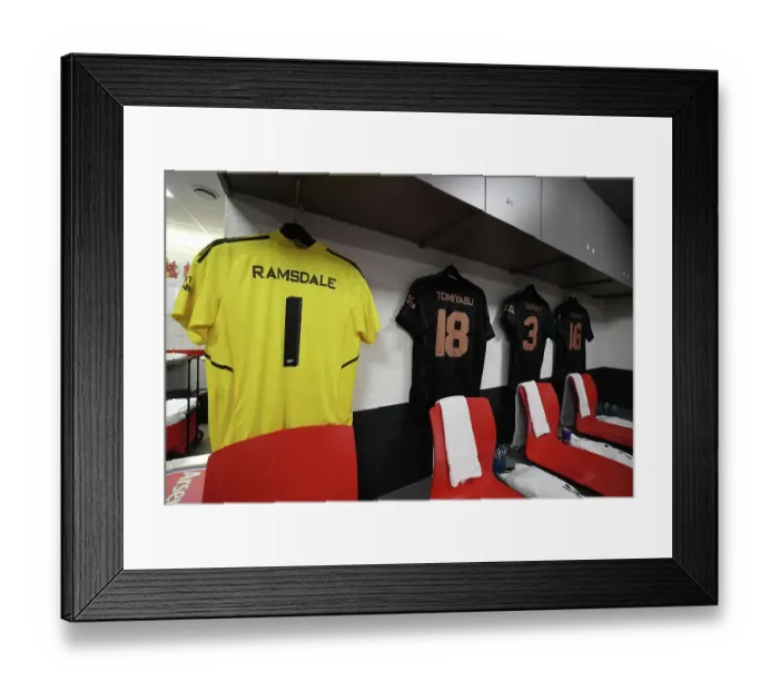Framed Print : Arsenal vs PSV Eindhoven: Europa League Clash (2022-23) Framed Print : Arsenal vs PSV Eindhoven: Europa League Clash (2022-23)