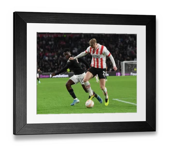 Framed Print : Arsenal's Eddie Nketiah Faces Off Against PSV's Jarrad Branthwaite in Europa League Clash