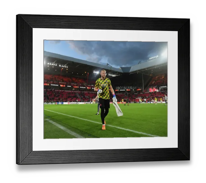 Framed Print : Arsenal's Aaron Ramsdale Gears Up for PSV Eindhoven Showdown in Europa League