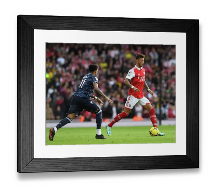 Framed Print : Arsenal vs Nottingham Forest: 2022-23 Premier League Showdown