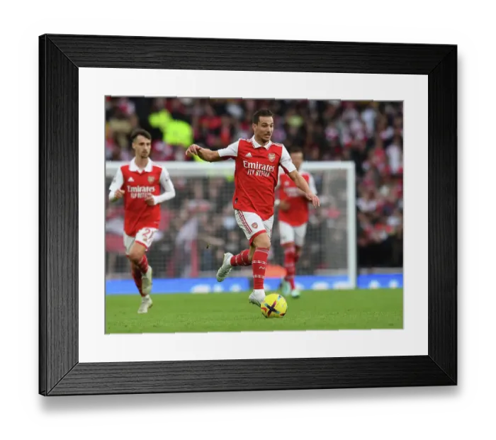 Framed Print : Arsenal vs. Nottingham Forest: Cedric Soares in Action at the Emirates Stadium (2022-23)