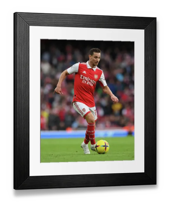 Framed Print : Arsenal's Cedric Soares in Action Against Nottingham Forest at Emirates Stadium (2022-23) Framed Print : Arsenal's Cedric Soares in Action Against Nottingham Forest at Emirates Stadium (2022-23)