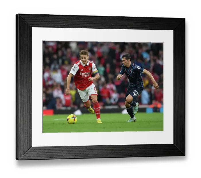 Framed Print : Odegaard vs Freuler: Clash of the Midfield Maestros - Arsenal vs Nottingham Forest, 2022-23 Premier League Framed Print : Odegaard vs Freuler: Clash of the Midfield Maestros - Arsenal vs Nottingham Forest, 2022-23 Premier League