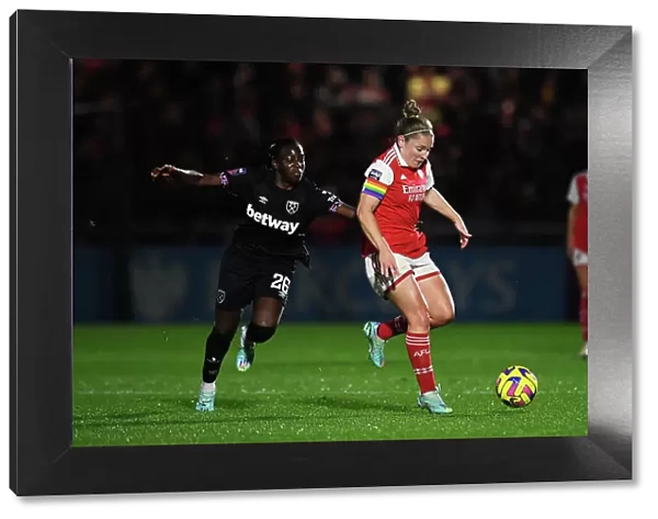 Arsenal vs. West Ham United: A Fight for Supremacy in the Barclays Women's Super League - Battle for Possession
