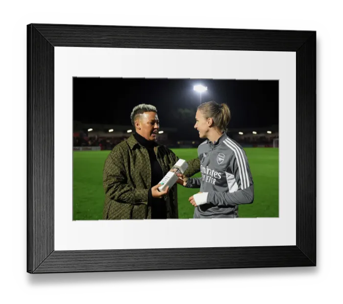 Framed Print : Arsenal's Vivianne Miedema Marks 150th Appearance with Emotional Gift from Lianne Sanderson Framed Print : Arsenal's Vivianne Miedema Marks 150th Appearance with Emotional Gift from Lianne Sanderson