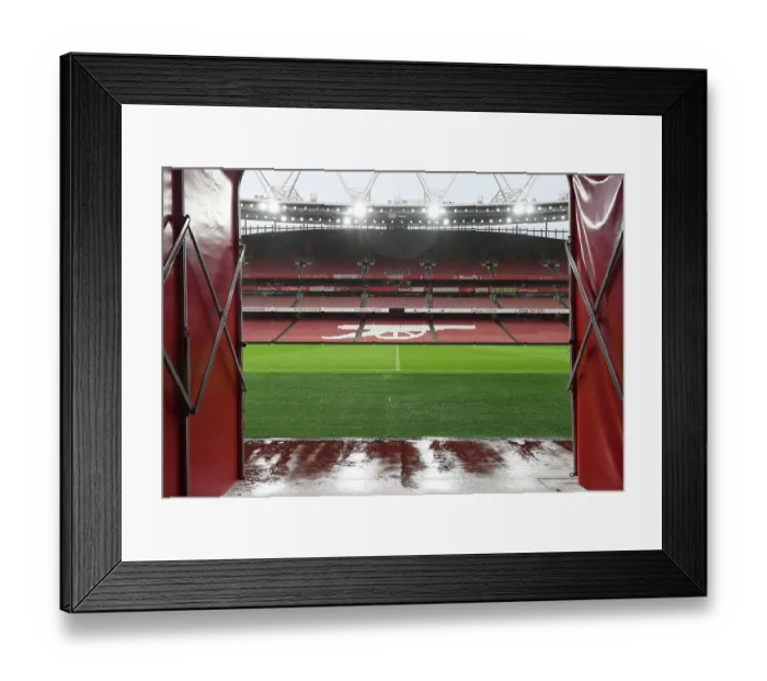 Framed Print : Rainy Premier League Clash: Arsenal vs. Nottingham Forest at Emirates Stadium (2022-23)
