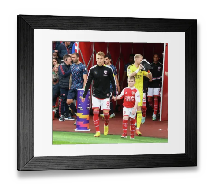 Framed Print : Arsenal's Martin Odegaard Meets the Mascot Before Arsenal v Nottingham Forest, 2022-23 Premier League Framed Print : Arsenal's Martin Odegaard Meets the Mascot Before Arsenal v Nottingham Forest, 2022-23 Premier League