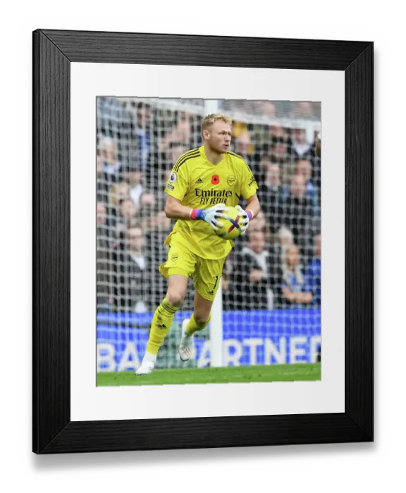 Framed Print : Arsenal's Aaron Ramsdale Faces Off Against Chelsea in Intense Premier League Showdown (2022-23) Framed Print : Arsenal's Aaron Ramsdale Faces Off Against Chelsea in Intense Premier League Showdown (2022-23)