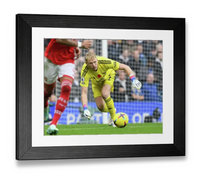 Framed Print : Arsenal's Aaron Ramsdale Faces Off Against Chelsea in Intense Premier League Showdown (2022-23)