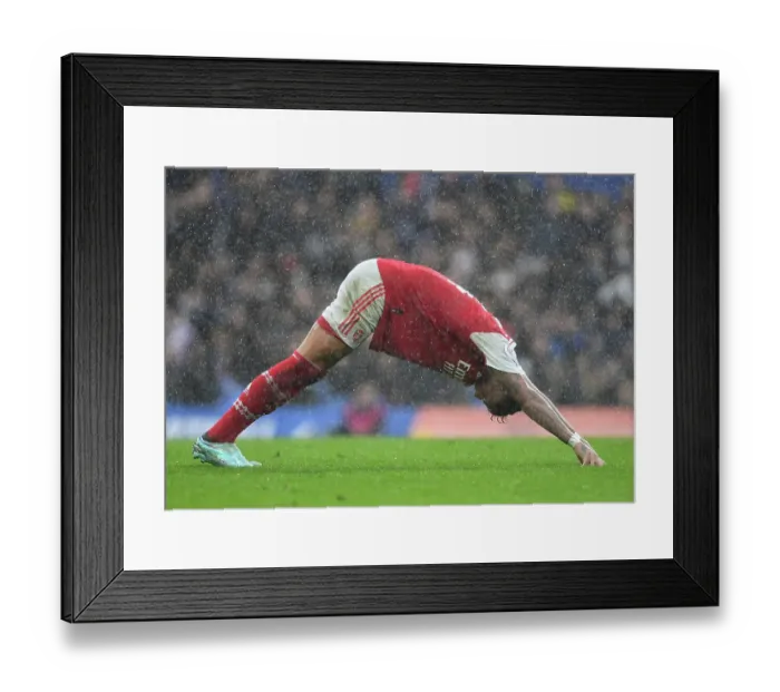 Framed Print : Arsenal's Ben White Faces Off Against Chelsea in Thrilling 2022-23 Premier League Clash