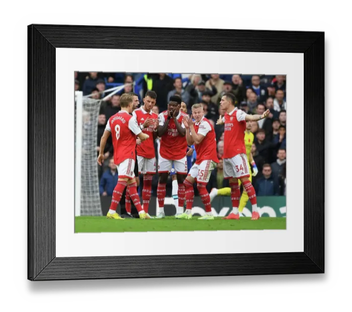 Framed Print : Arsenal's Players Protest to Referee during Chelsea Clash in Premier League (2022-23) Framed Print : Arsenal's Players Protest to Referee during Chelsea Clash in Premier League (2022-23)