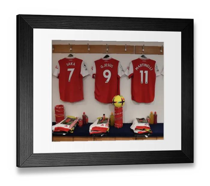 Framed Print : Arsenal's Pre-Match Huddle: Chelsea vs Arsenal, Premier League 2022-23