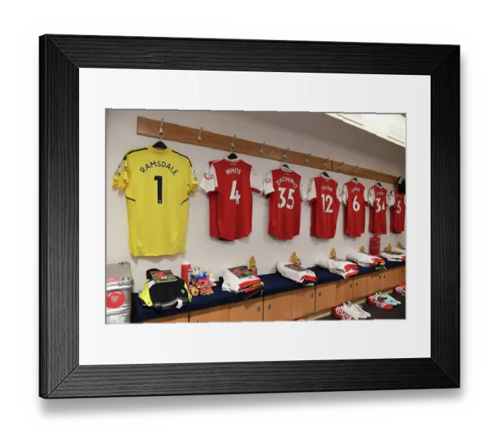 Framed Print : Arsenal's Pre-Match Huddle: Chelsea FC vs Arsenal FC, Premier League 2022-23