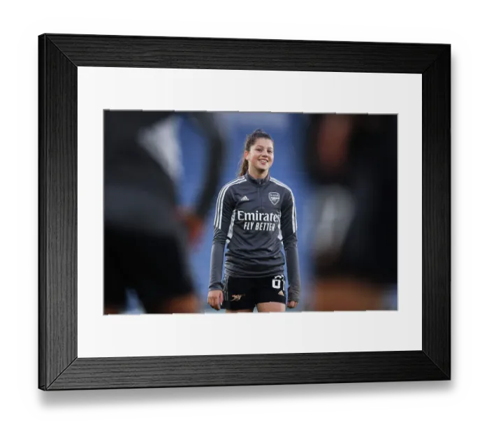Framed Print : Arsenal's Madison Earl Prepares for Leicester Showdown in Women's Super League