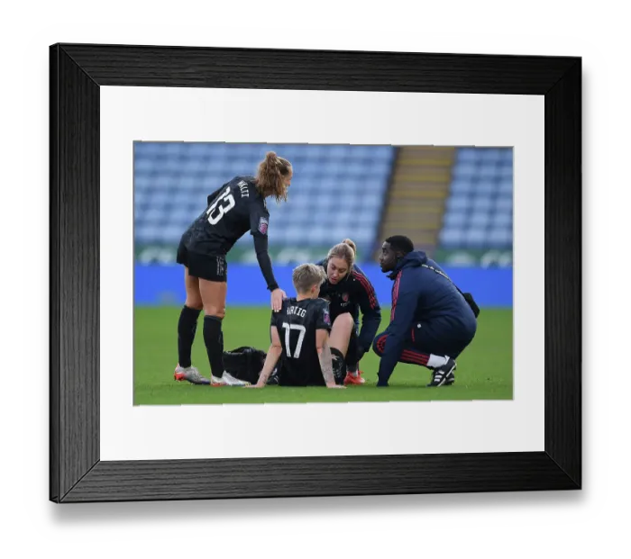 Framed Print : Arsenal Women Battle Leicester City: Injury Crisis at The King Power Stadium