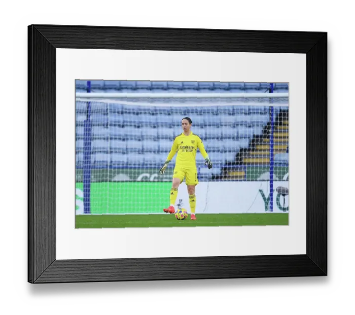 Framed Print : Arsenal's Manuela Zinberger in Action against Leicester City in FA Women's Super League