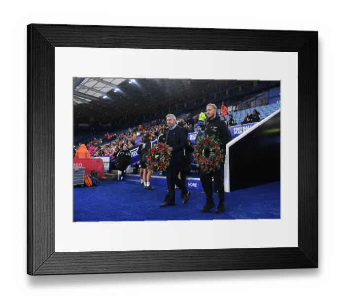 Framed Print : Arsenal and Leicester Managers Pay Tribute with Armistice Day Poppy Wreaths Ahead of Women's Super League Clash