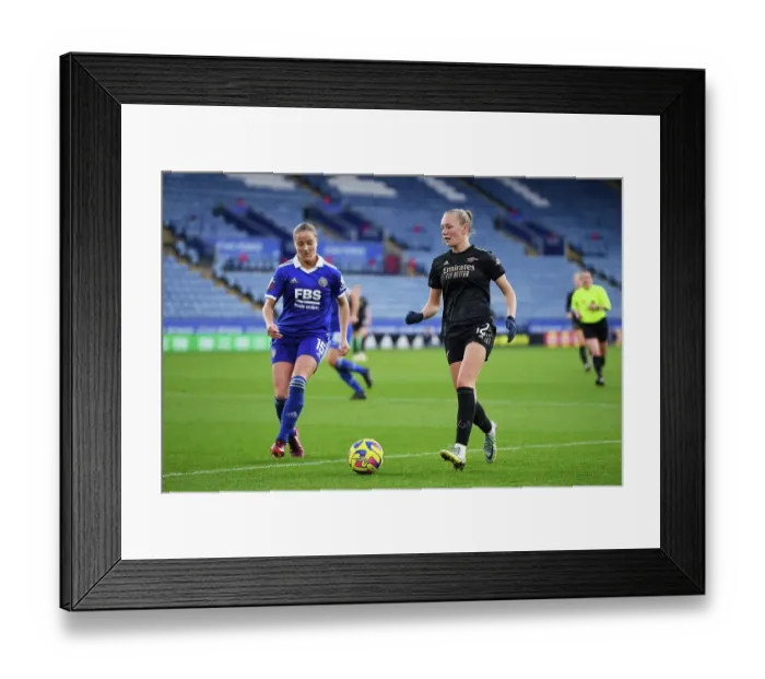Framed Print : Arsenal's Frida Maanum in Action: Barclays Women's Super League Clash vs Leicester City