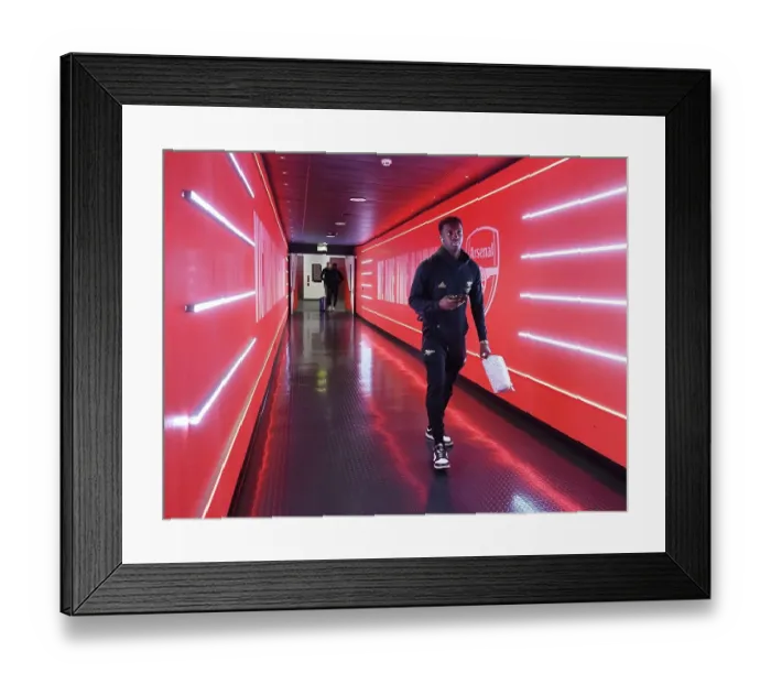 Framed Print : Arsenal's Eddie Nketiah Prepares for Carabao Cup Clash Against Brighton & Hove Albion