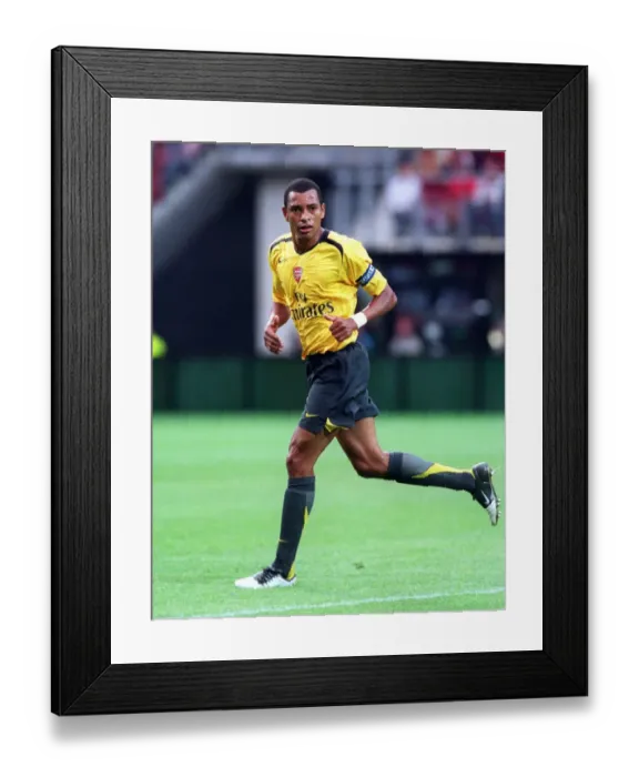 Framed Print : Arsenal's Pre-Season Triumph: A 3-0 Victory Over AZ Alkmaar (2006-07)