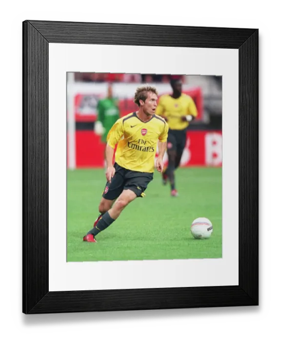 Framed Print : Arsenal Crushes AZ Alkmaar 3-0 in Pre-Season Friendly (2006)