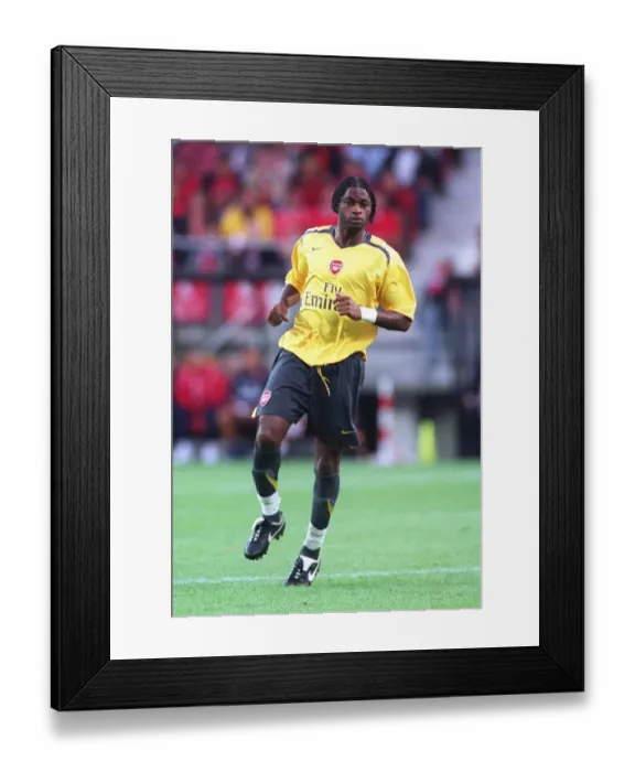 Framed Print : Arsenal's Pre-Season Triumph: 3-0 Victory Over AZ Alkmaar, 2006