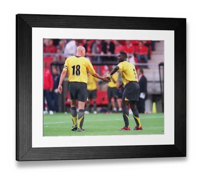 Framed Print : Arsenal's Pre-Season Triumph: A 3-0 Victory Over AZ Alkmaar (2006-07)