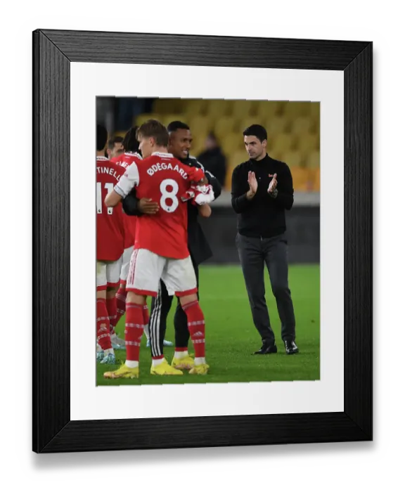Framed Print : Mikel Arteta Celebrates with Arsenal Fans after Wolverhampton Wanderers Win