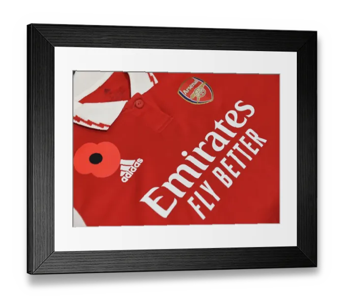 Framed Print : Arsenal Women Honor Remembrance Day with Poppy-Adorned Jerseys in FA Women's Super League Match Against Manchester United