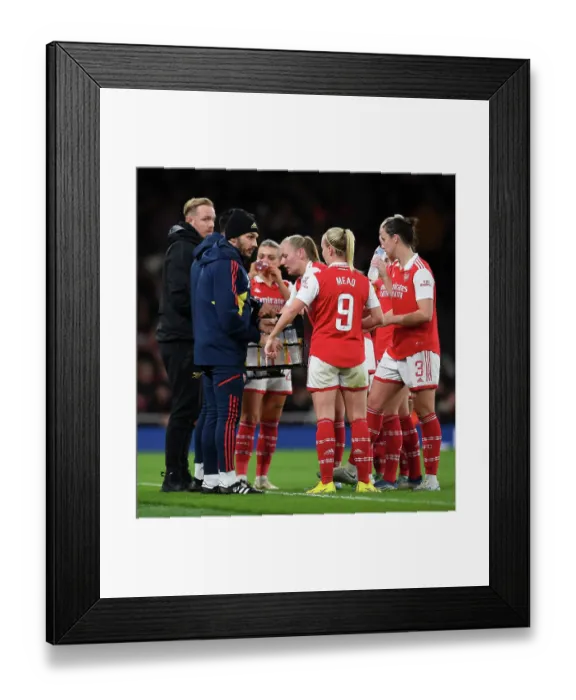 Framed Print : Arsenal Women vs Manchester United: Coach Aaron D'Antonio Guides Beth Mead at Emirates Stadium (November 2022)