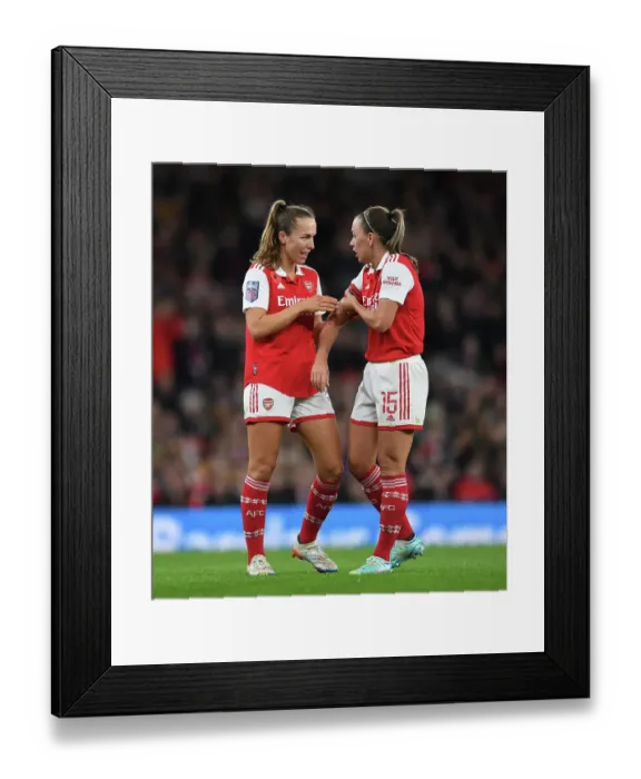 Framed Print : Arsenal Women vs Manchester United: FA Women's Super League Showdown at Emirates Stadium