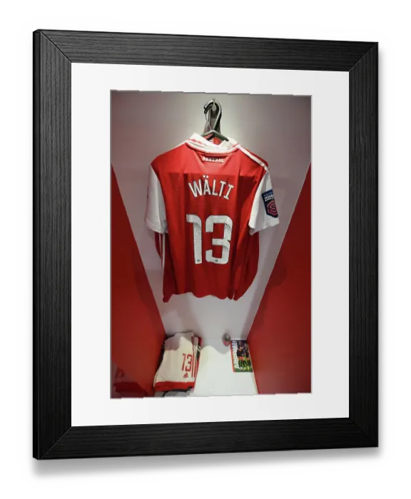 Framed Print : Arsenal Women: Pre-Match Focus at Emirates Stadium vs Manchester United (2022-23)