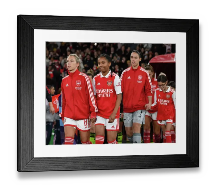Framed Print : Arsenal's Jordan Nobbs and the Mascot: Sharing a Pre-Match Moment at Emirates Stadium (Arsenal Women vs Manchester United, 2022-23)