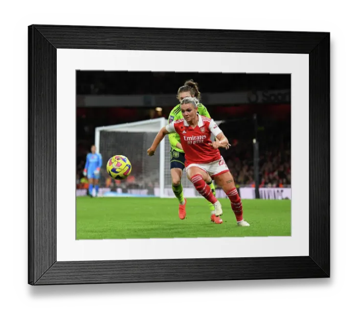 Framed Print : Arsenal Women vs Manchester United: FA Women's Super League Showdown at Emirates Stadium