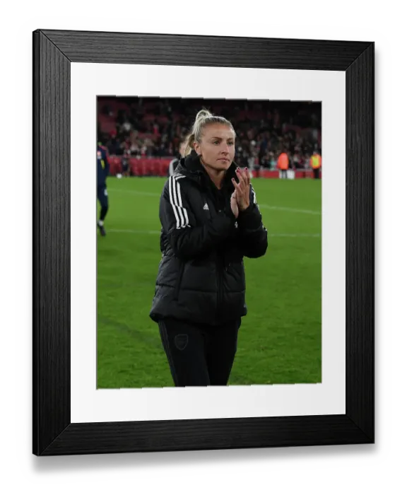 Framed Print : Arsenal Women's Victory: Leah Williamson Celebrates Triumph over Manchester United at Emirates Stadium